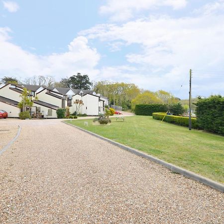 Апартаменты Whippingham, Creek Gardens - Isle Of Wight Вуттон-Бридж Экстерьер фото